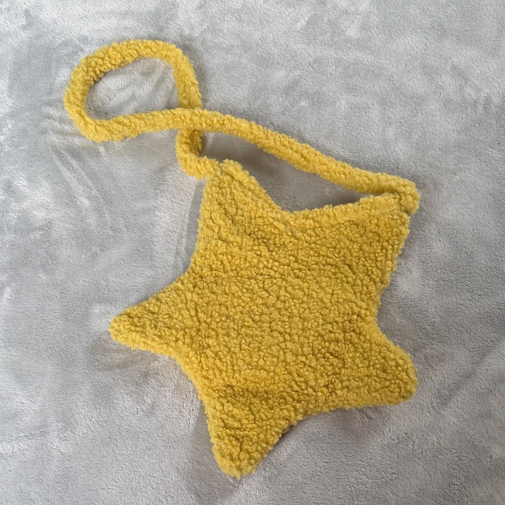 SHEIN Yellow Star-Shaped Fuzzy Shoulder Bag